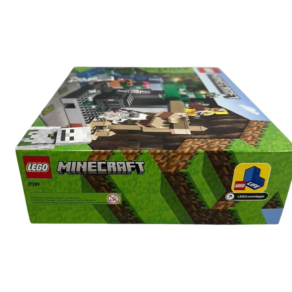 LEGO Minecraft The Skeleton Dungeon 21189 364 Pieces New Sealed Damaged Box